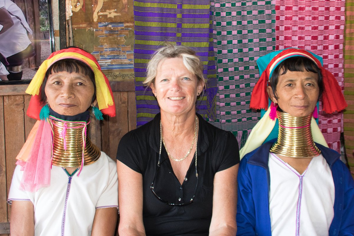 Long-neck Ladies Long-neck Ladies