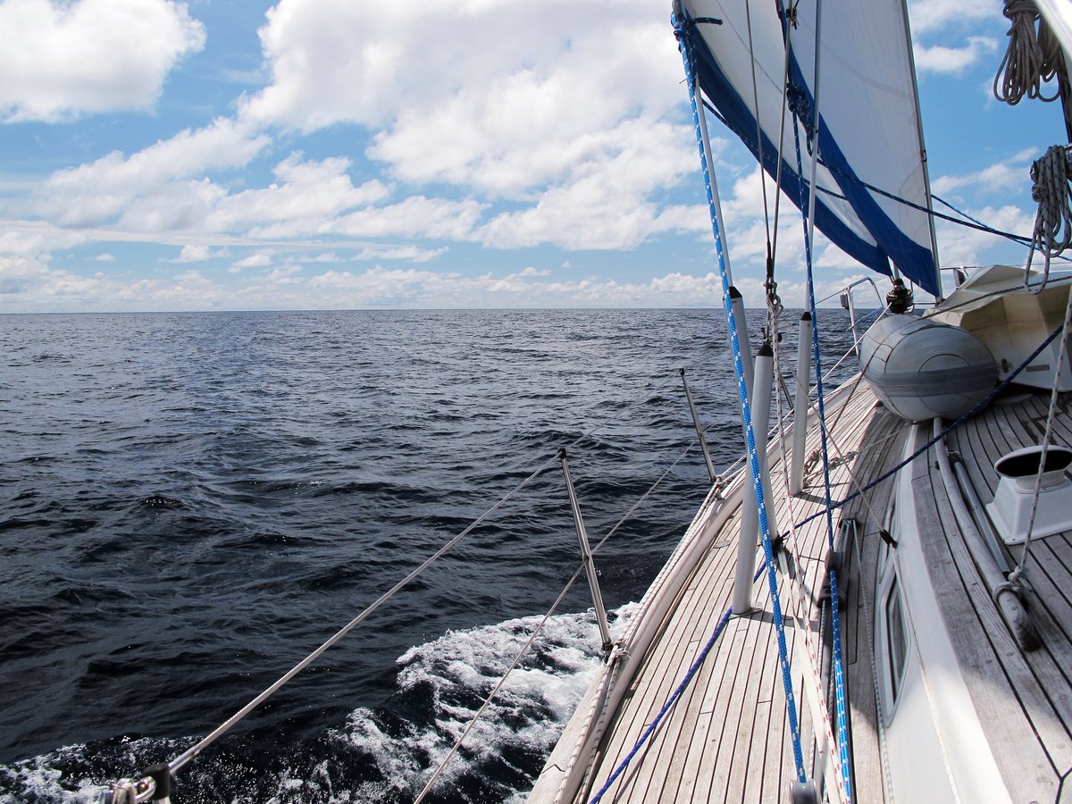 Gentle upwind sailing Gentle upwind sailing