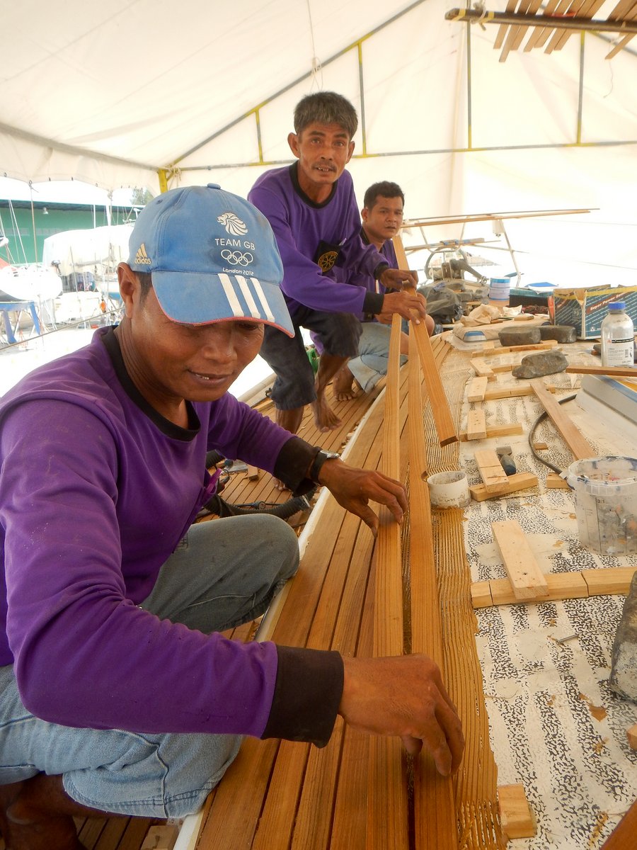 Laying two planks on the coach roof Laying two planks on the coach roof