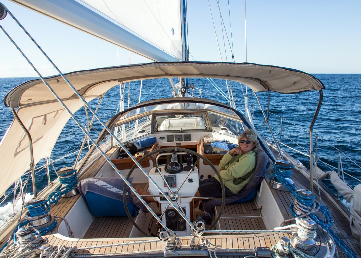 Happily Motor-sailing Happily Motor-sailing